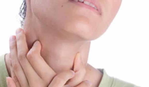 behandling av ont i halsen hos vuxna